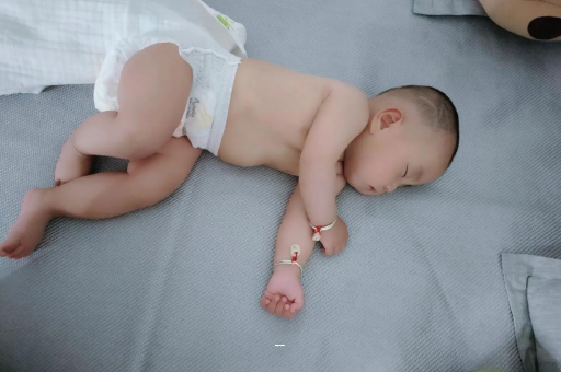 晋城宝宝突然很多眼屎